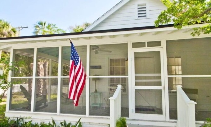 Tybee Island Cottage | Historic Enlisted Men's Mess Hall: Pet-Friendly Retreat