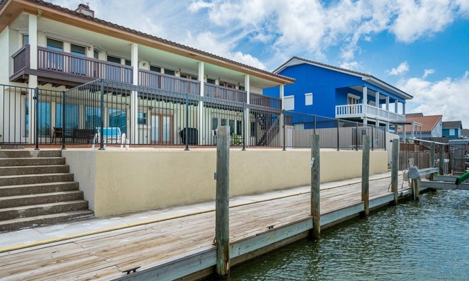 City-by-the Sea House | Enormous luxury home with a private pool in City By The Sea with access to the I