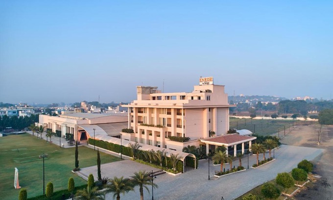Rau Hotel | Discover Enrise By Sayaji Rau Indore: Family-Friendly Retreat