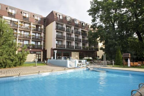 Sarvar Hotel | Relaxing Retreat at Ensana Thermal Sárvár - 4-Star Getaway