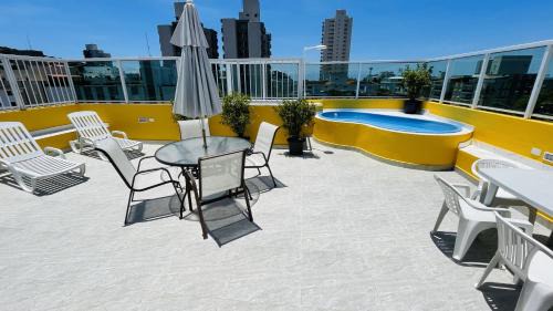 Jardim Sao Miguel Apartment | Enseada: Rooftop Retreat with Pool and Ocean Views