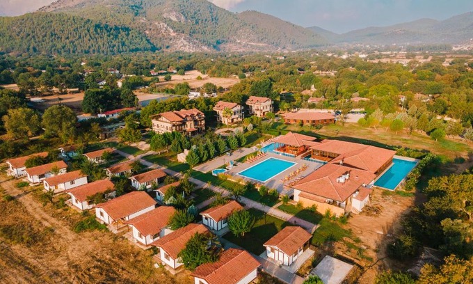 Fethiye Hotel | Oceanfront Enso Inn: Pet-Friendly Escape with Pool Access