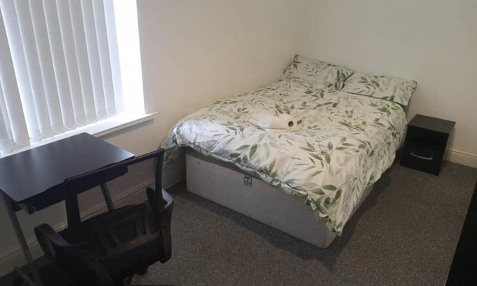 Burnley House | Comfortable Ensuite Double-Bed Near Burnley City Centre