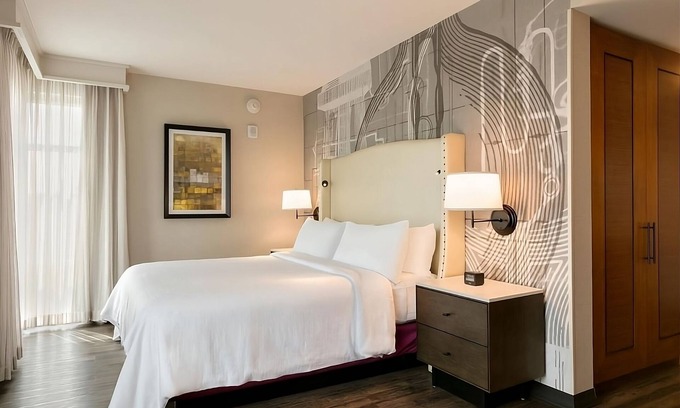 Berkeley Heights Hotel | Experience Comfort with Indoor Pool & Free Breakfast!