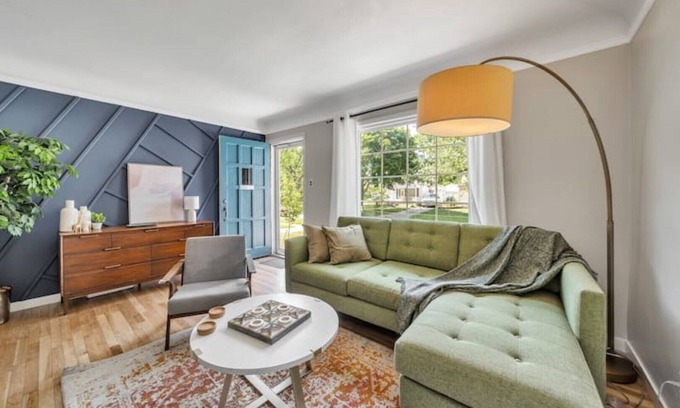 Drayton Plains House | Cheerful Royal Oak Bungalow with Game Room and Pool