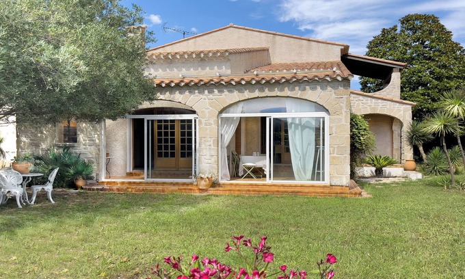 Lattes Villa | Renovated Villa D'Architecte with Spa & Hot Tub Access