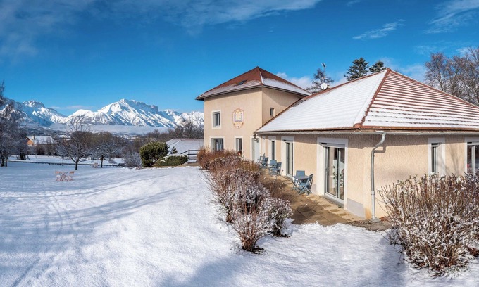Saint-Bonnet-en-Champsaur Villa | Entire house with spa in a unique setting! view of the mountains.