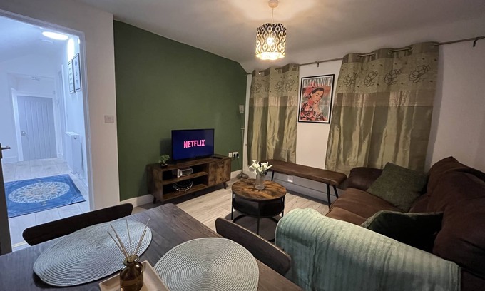 Lincoln Apartment | Entire 2 bedroom flat
