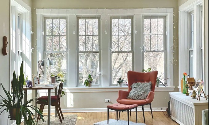 South Evanston House | Whole 2-Flat Available: Enjoy Pet-Friendly Comfort & Spa