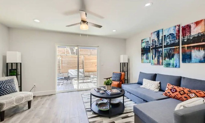 South Lamar Condo | Experience Comfort in a 2-Floor Condo at Heart of ATX