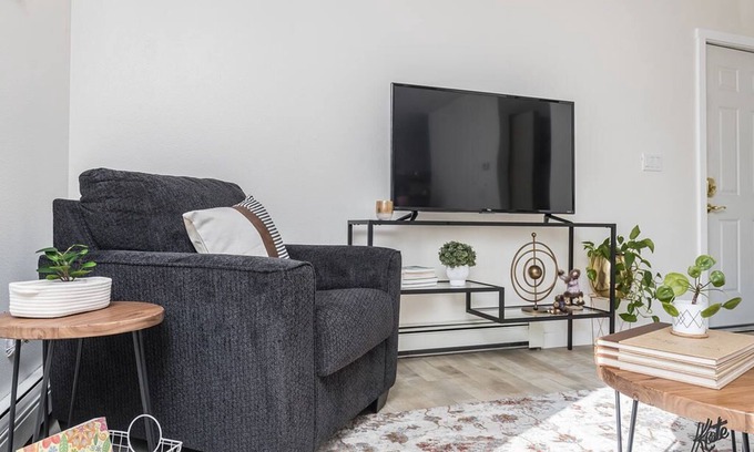 Fairbanks House | Perfect Family Retreat at The Downtown Deneege, Rated 10/10