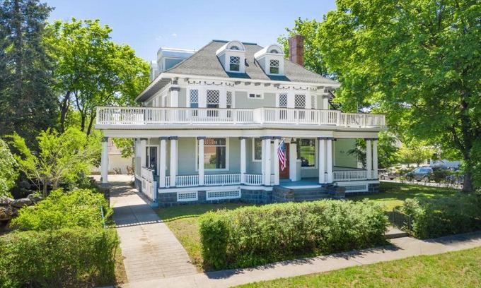 Spokane Apartment | Historic Home on 2nd and 3rd Levels, Great for Families