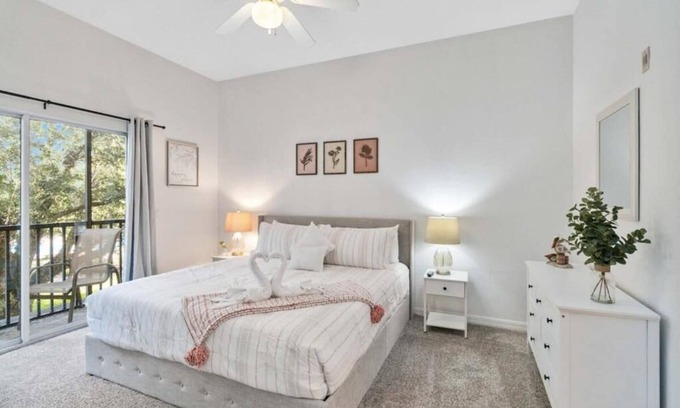 Bahama Bay Condo | Entire 3 Bed Condo w/Balcony & Resort Pool Access