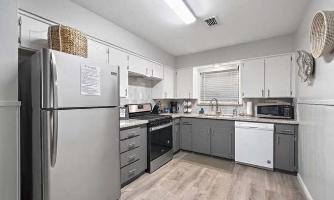 Deer Park House | Spacious 3 Bedroom Home in Deer Park with High-Speed Wifi