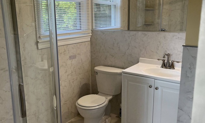 Gaithersburg House | Ideal 3-Bedroom Retreat with Ocean View and Spa Access