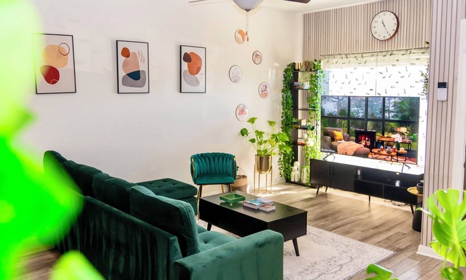 Kyle House | Entire 5B Boho house with game area & workspace, central to popular locations!