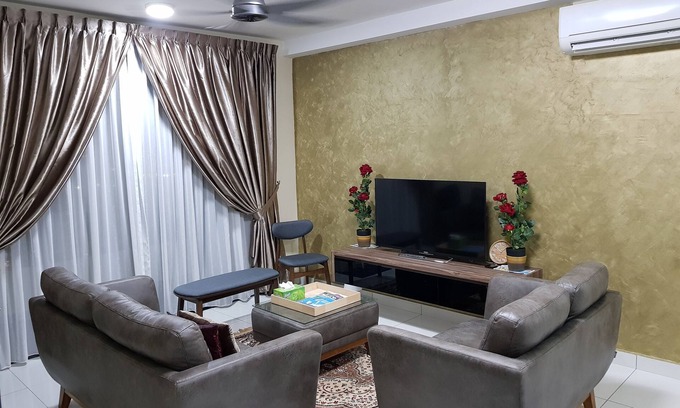 Central District Apartment | Cozy Apartment near Mid Valley Mega Mall with Pool & Spa