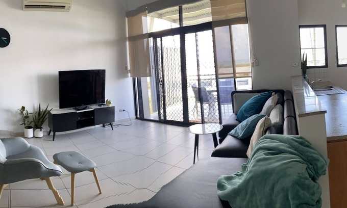 Stuart Park Apartment | Magnificent Apartment with City and Harbour Views