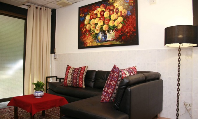 Thung Maha Mek House | Spacious Home Near Silom, Siam & Sukhumvit with Spa