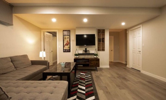 Winnipeg Apartment | Charming Basement Suite - Conveniently Close to Stores