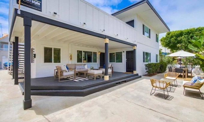 South Mission Beach House | Entire Building with Pool, Ocean View & 10/10 Guest Rating