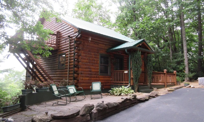 Screamer Mountain Cabin | Cozy Cabin Retreat with Pool & Spa - 30-Day Minimum Stay