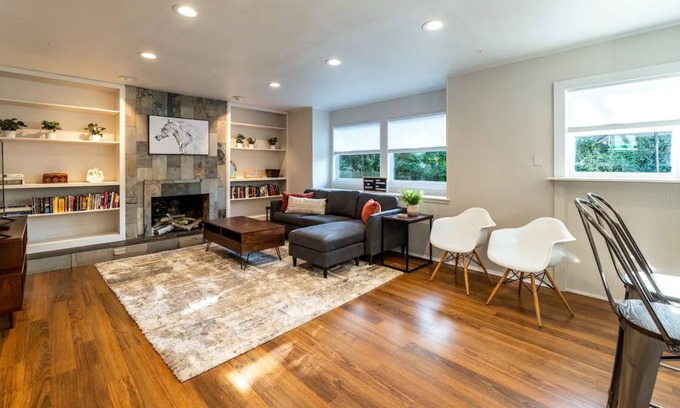 North Austin Civic Association House | Entire Central ATX Home - Sleeps 10 - W/D - NEW