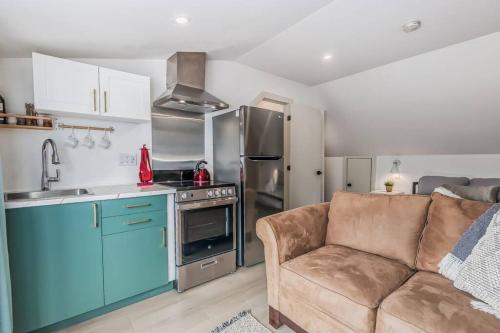 Northeast Edmonton House | Cozy Central Tiny House: Robin's Nest for Family Fun