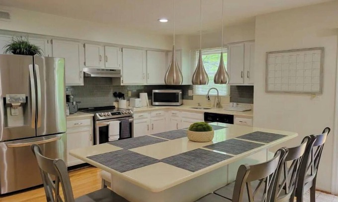 Montgomery Village House | Cheerful 4BR Townhouse by the Lake with Pool & Spa