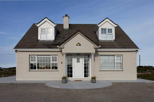 Wild Atlantic Way House | Inviting Coastal Retreat in Connemara, Ireland for Families