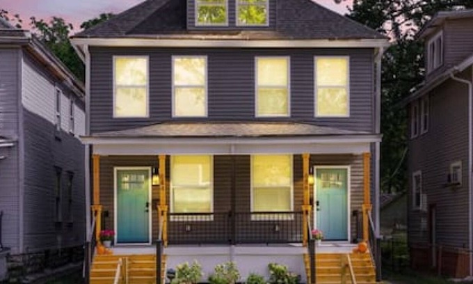 Livingston Park House | Unique Complex with Two Homes - Perfect for Families!