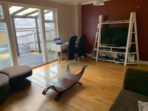 Ashford House | Family-Friendly Holiday Home with Games Room and Garden