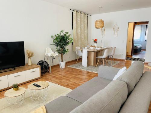 Oftersheim Apartment | Comfortable Entire Flat in Schwetzingen, Mannheim & HD