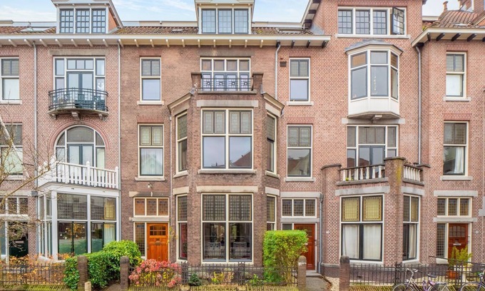 Utrecht Bed & Breakfast | Discover an Entire Floor by the Park with Pool & Spa