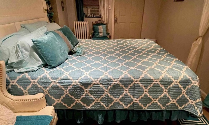 Queens Apartment | Cozy Garden Apartment in St. Albans, Queens with Breakfast