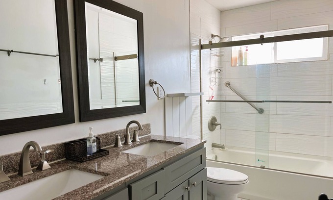 Lake Elsinore House | Entire Gated House Lake Elsinore, CA - 5min to Launch Pointe Park