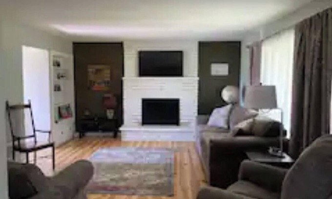Lenox House | Family-Friendly Retreat 4 Mi to Montauk - Current River Ranch