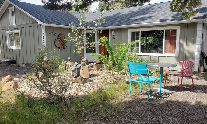 Orchard District House | Cozy 2-Bedroom Retreat in Bend - Pet and Child-Friendly!