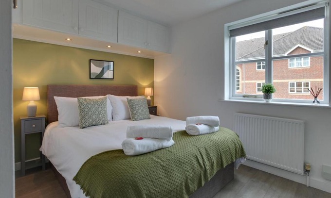 Bishop's Stortford Apartment | Ideal Home for Contractors - 4-Star Rated & Family-Friendly
