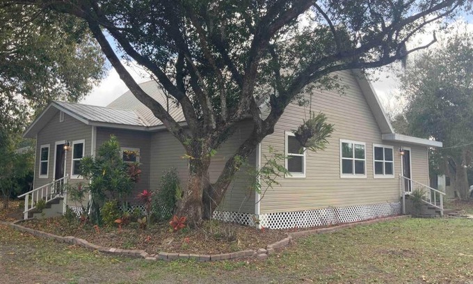 Arcadia Historic District House | Inviting Home in Arcadia Historical District for Families