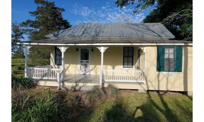 New Ulm House | Entire Home Retreat in Austin County with Pool & Spa