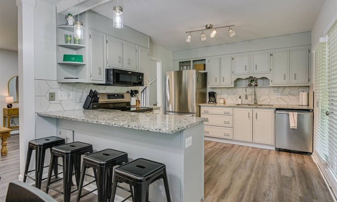 National Hills House | Ideal Home near Augusta National with Screened Porch & Breakfast
