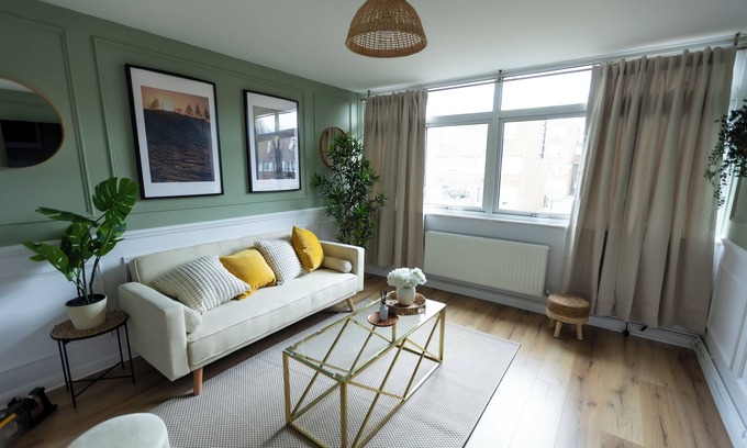 Thamesmead House | Cozy Home in Greater London, Perfect for Families