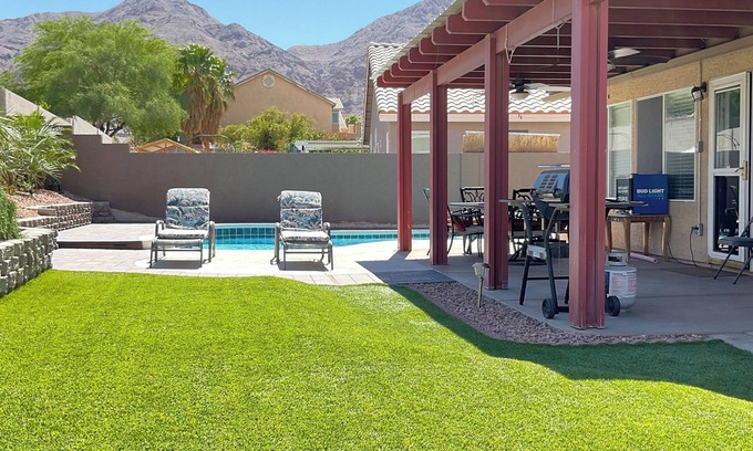 Sunrise Manor House | Ideal Family Retreat in Las Vegas with Pool and Lake Views