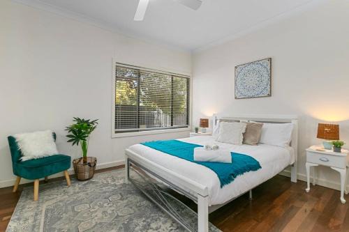 Sturt House | Entire Home in Sturt with Free Parking for Families