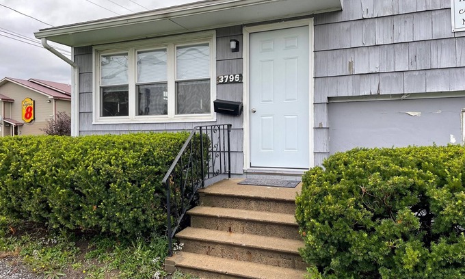 Pulaski House | Cozy Home in the Heart of Pulaski with Breakfast & Kitchen