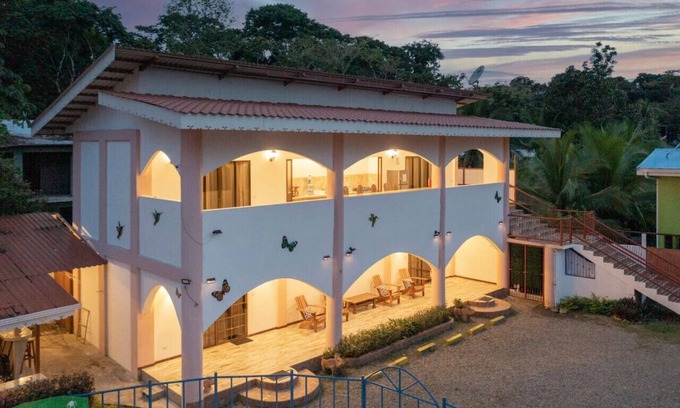 Manzanillo House | Entire Home Near Beach | Quiet Area | Pool