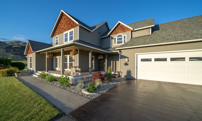 Chelan House | Exceptional Entire Home Near Chelan with Pool & Spa