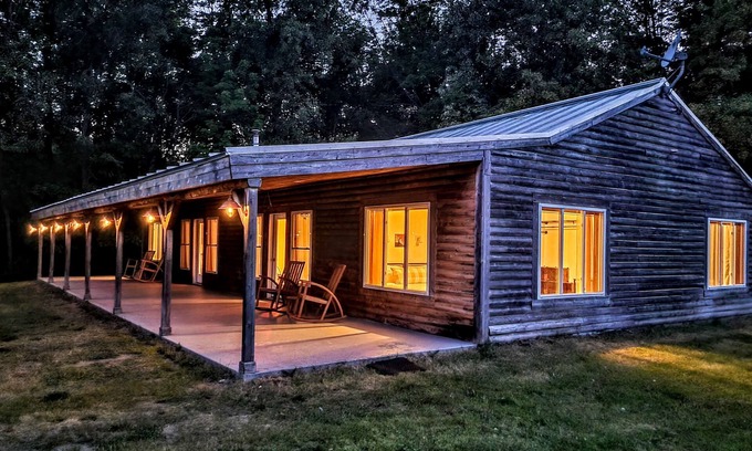 Starks House | Idyllic Retreat: Farmhouse with River Access & Family Amenities