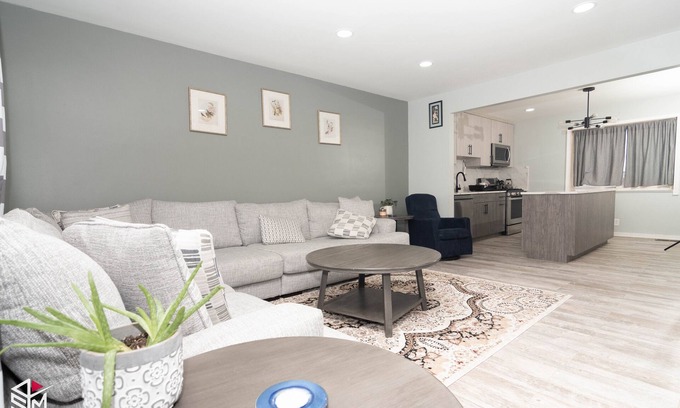 Dearborn House | Ideal Home with Spa, Kid-Friendly & Prime Location